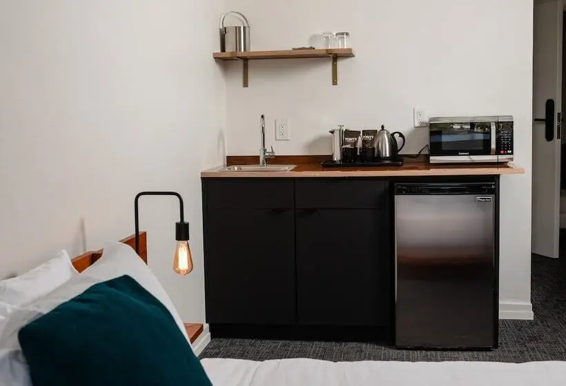 Standard-studio, Leo