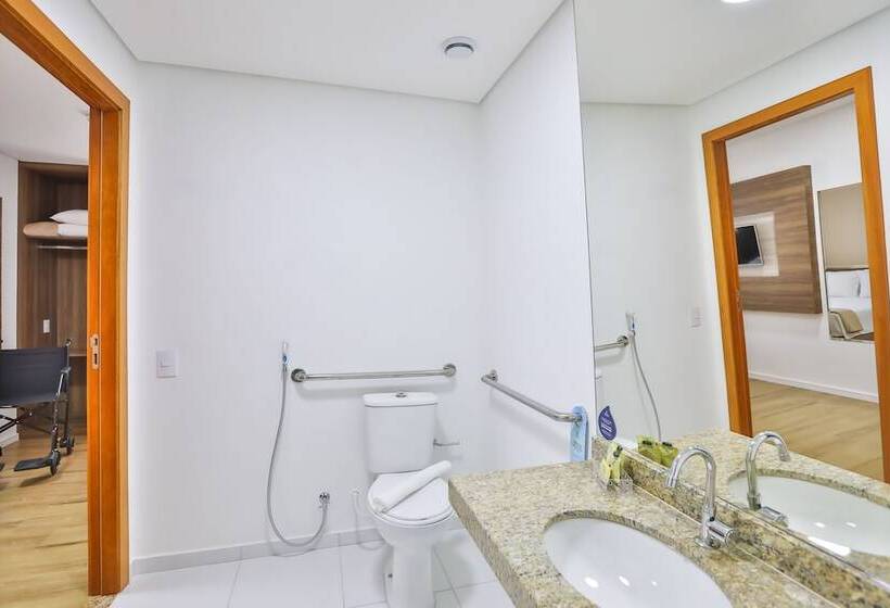 חדר סטנדרט מותאם לאדם עם מוגבלויות, Nobile Inn Meridional Cariacica