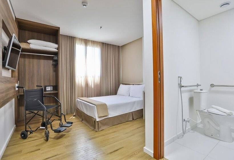 חדר סטנדרט מותאם לאדם עם מוגבלויות, Nobile Inn Meridional Cariacica