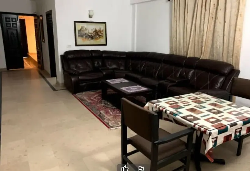 اتاق لوکس, The Knights Inn