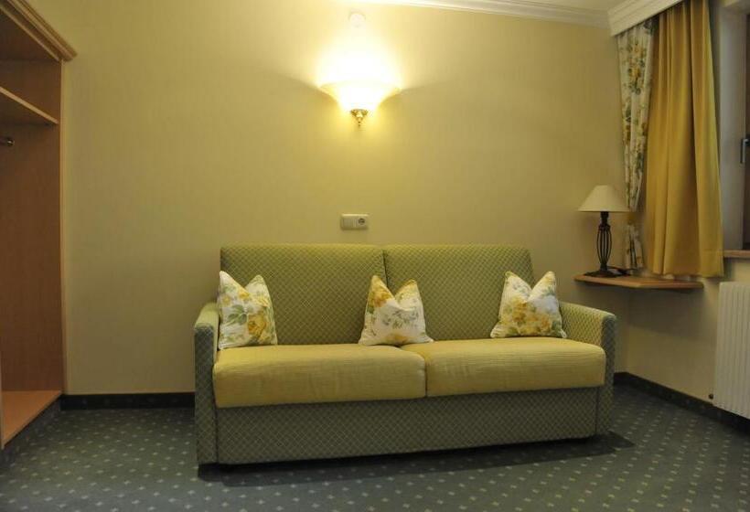 سوییت جونیور با بالکن, Garni Erler