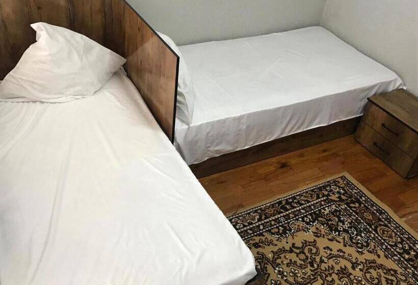 تختخواب در اتاق مشترک, Astoria B&b