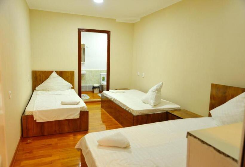 Economy Triple Room, Astoria B&b