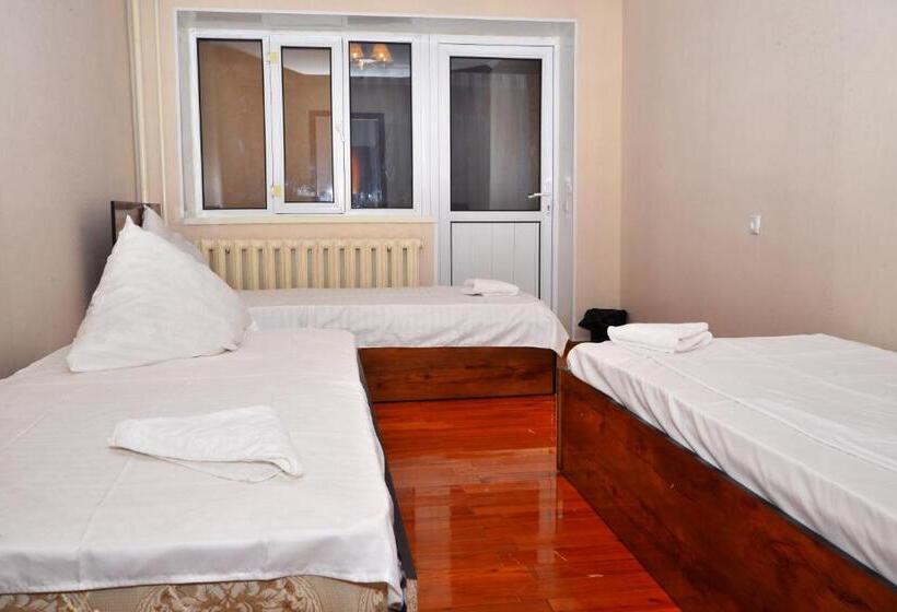 Economy Triple Room, Astoria B&b