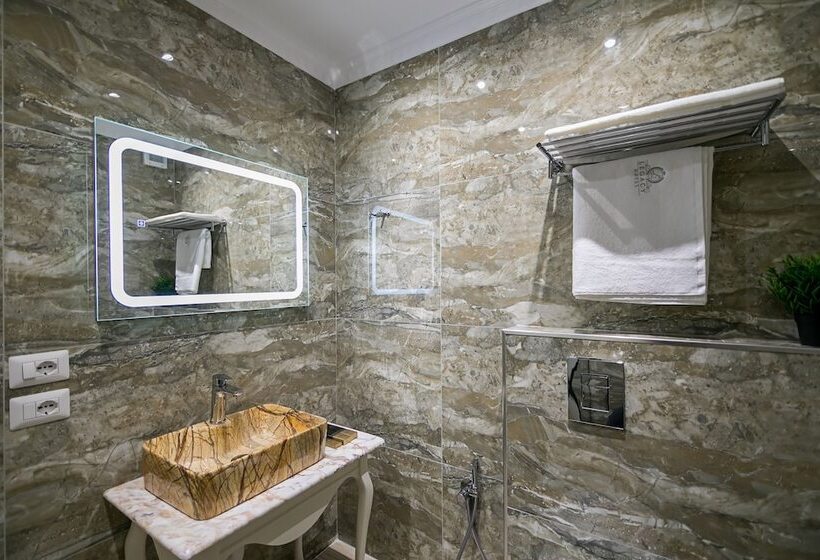 اتاق لوکس, Legacy Boutique