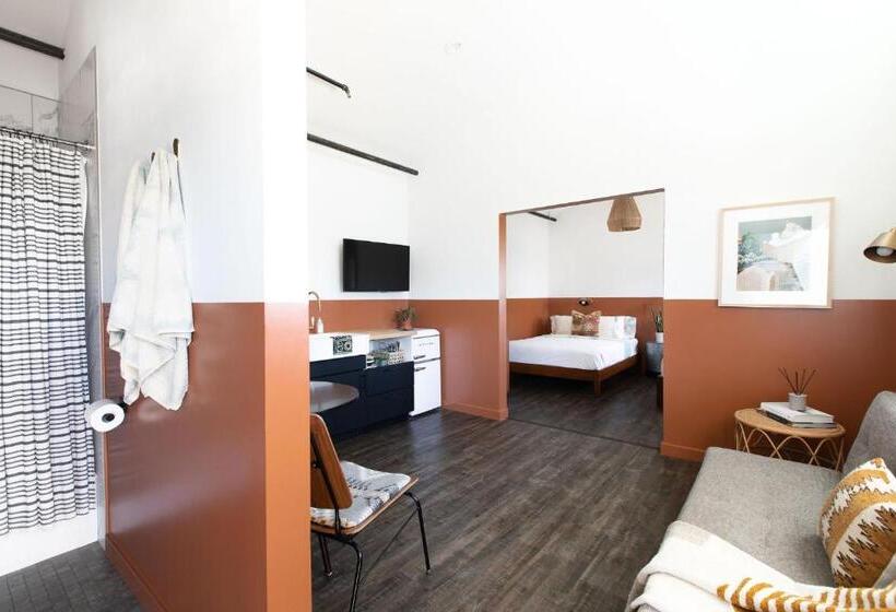 جناح عائلي, Mellow Moon Lodge