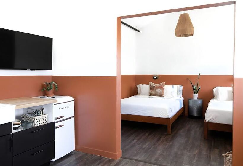 جناح عائلي, Mellow Moon Lodge