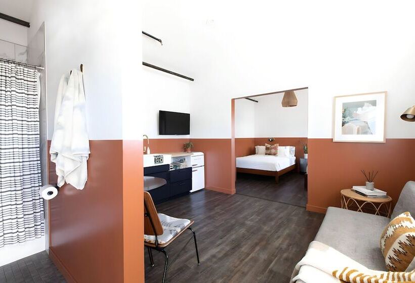 جناح عائلي, Mellow Moon Lodge