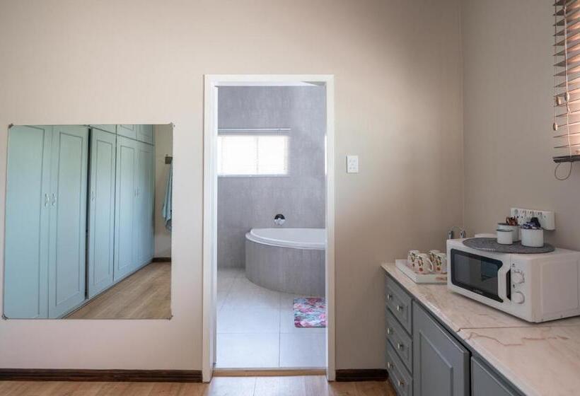 חדר סטנדרט לשלושה, Opstal Gastehuis