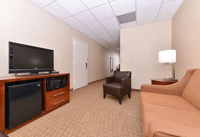 套房, Comfort Inn Syossetlong Island