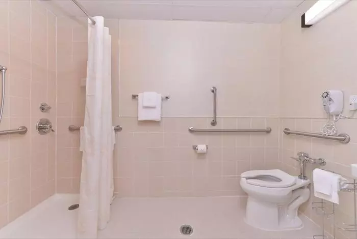 身障者適用キングサイズベッドルーム, Comfort Inn Syossetlong Island