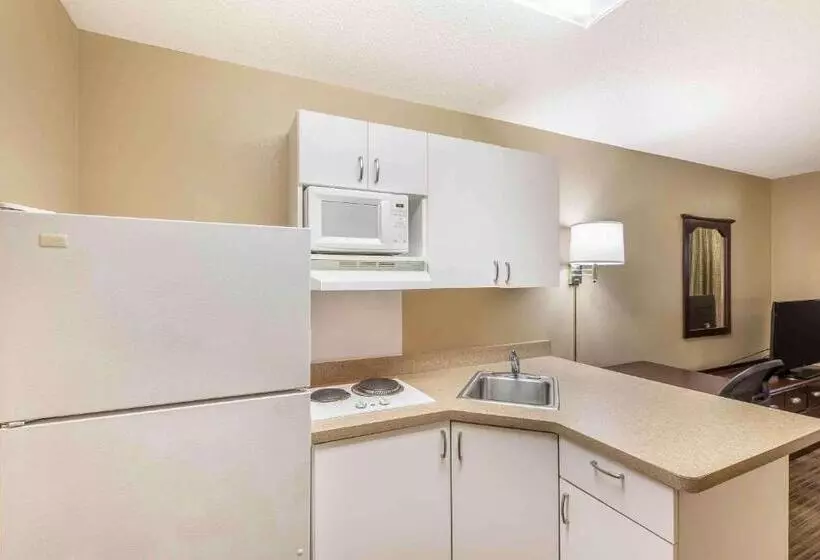スタンダードスタジオ, Extended Stay America Select Suites   Milwaukee   Wauwatosa