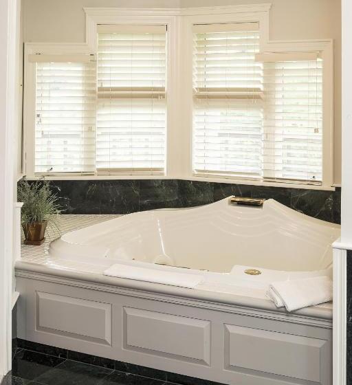 غرفة قياسية سرير كينج, Fairbanks Inn