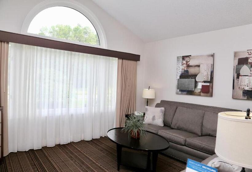 جناح ديلوكس, Fairbanks Inn