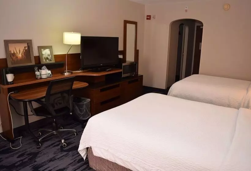 ２ダブルベッドのスタンダードルーム, Fairfield Inn Corning Riverside