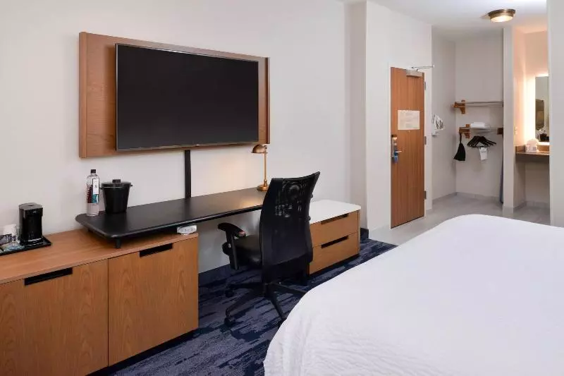 キングサイズベッドのスタンダードルーム, Fairfield Inn Arlington Near Six Flags
