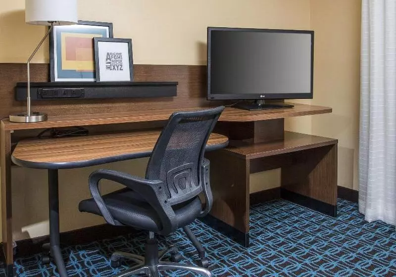 キングサイズベッドのスタンダードルーム, Fairfield Inn & Suites Ashland
