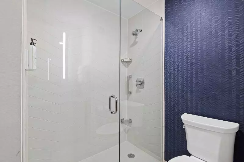 キングサイズベッドのスタンダードルーム, Fairfield Inn & Suites By Marriott Hickory
