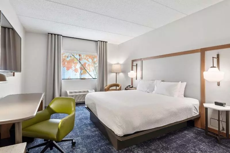 キングサイズベッドのスタンダードルーム, Fairfield Inn & Suites By Marriott Hickory