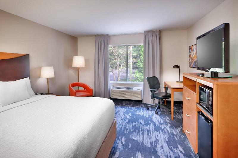 מיטת קינג בסוויטה, Fairfield Inn & Suites Seattle Bellevue/redmond