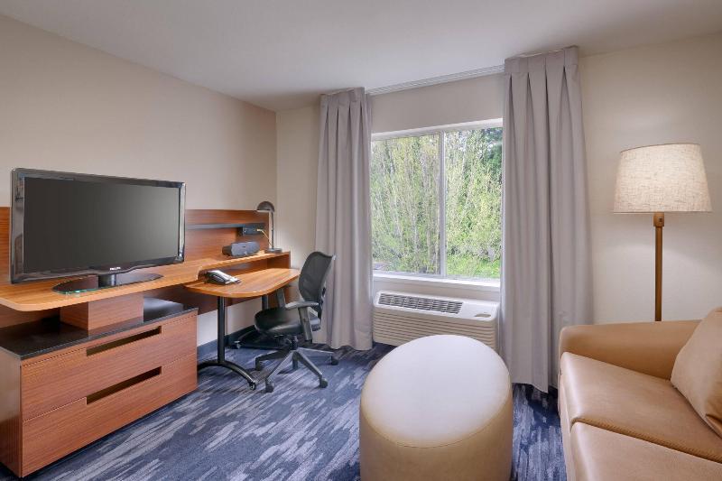 מיטת קינג בסוויטה, Fairfield Inn & Suites Seattle Bellevue/redmond