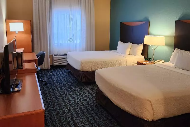 身障者適用キングサイズベッドルーム, Americinn By Wyndham St Cloud Mn Shopping Area