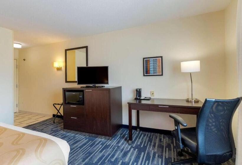 חדר סטנדרט עם מיטת קינג, Quality Inn & Suites Keokuk North