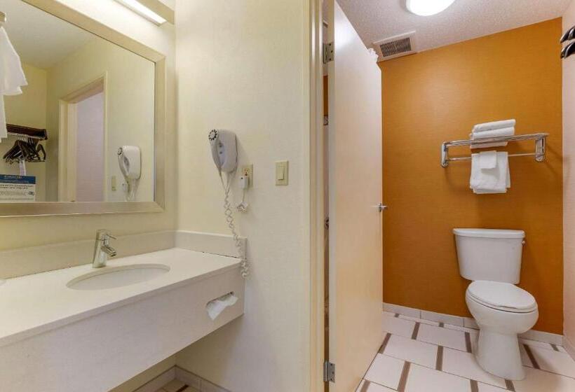 חדר סטנדרט עם מיטת קינג, Quality Inn & Suites Keokuk North