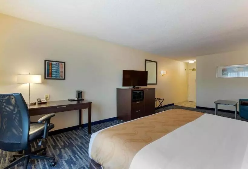 キングサイズベッドのスイートルーム, Quality Inn & Suites Keokuk North