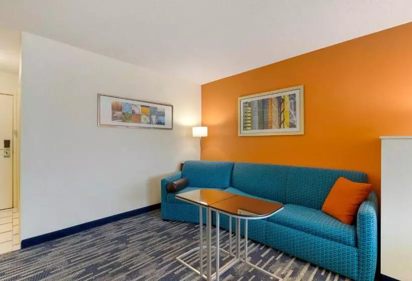 キングサイズベッドのスイートルーム, Quality Inn & Suites Keokuk North