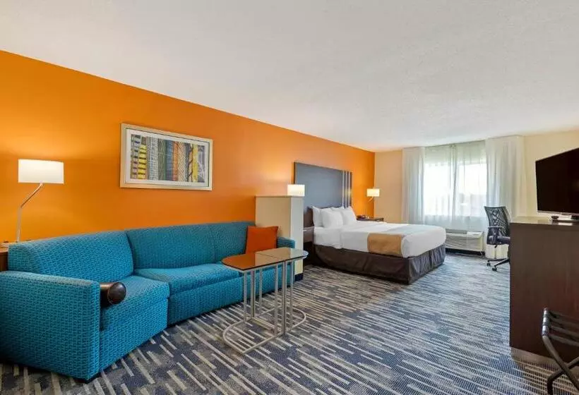キングサイズベッドのスイートルーム, Quality Inn & Suites Keokuk North