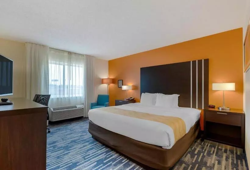 身障者適用キングサイズベッドルーム, Quality Inn & Suites Keokuk North