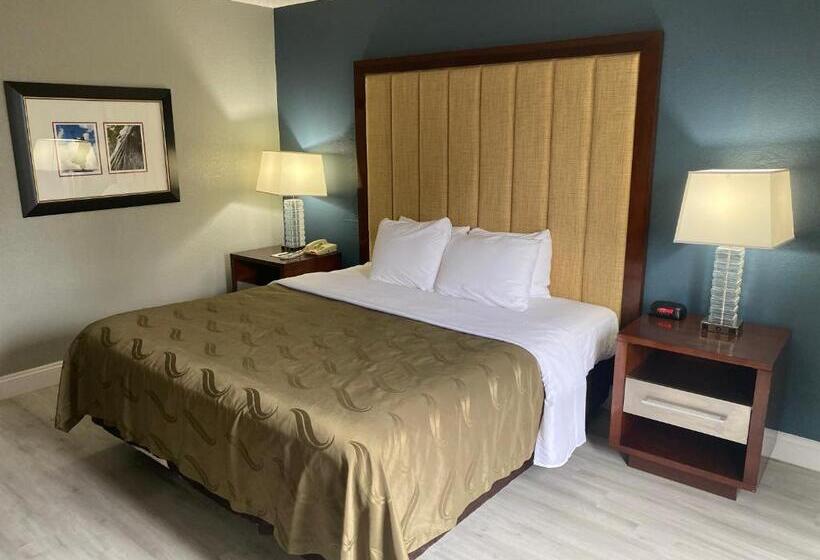 스탠다드 룸 킹사이즈 침대, Quality Inn