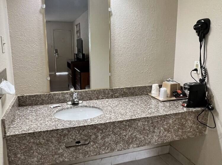 غرفة قياسية سرير مزدوج, Americas Best Value Inn Edna