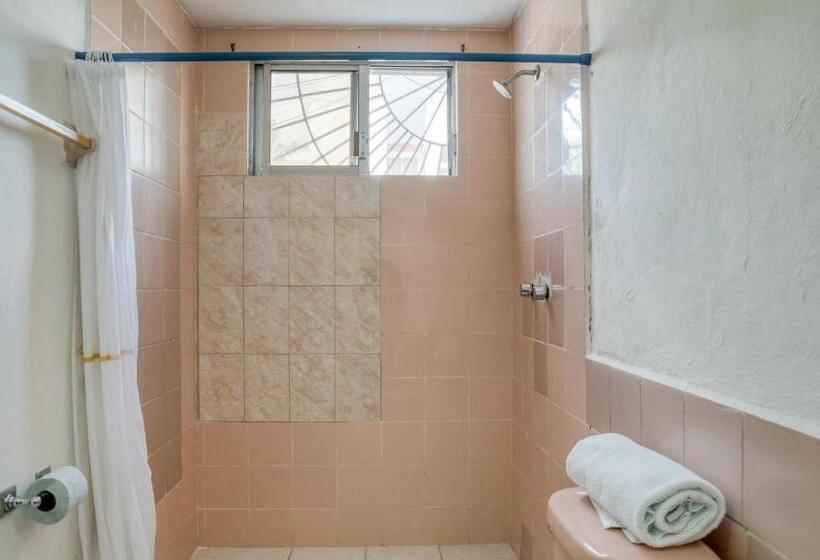 חדר סטנדרט לשלושה, Capital O Farallon Inn, Cancún