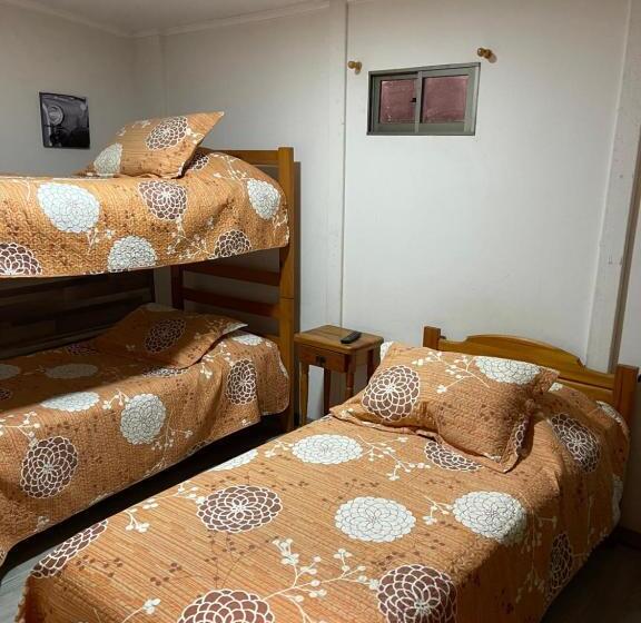 اتاق استاندارد سه نفره, Hostal Los Salares