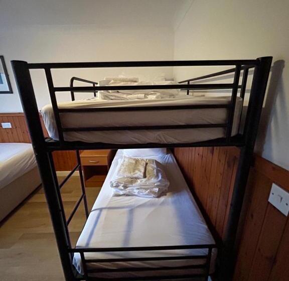 Семейный Номер, Roam West