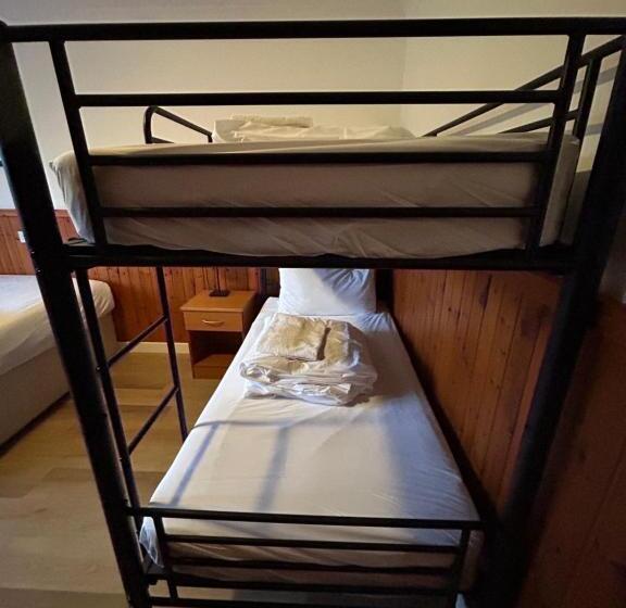 Семейный Номер, Roam West