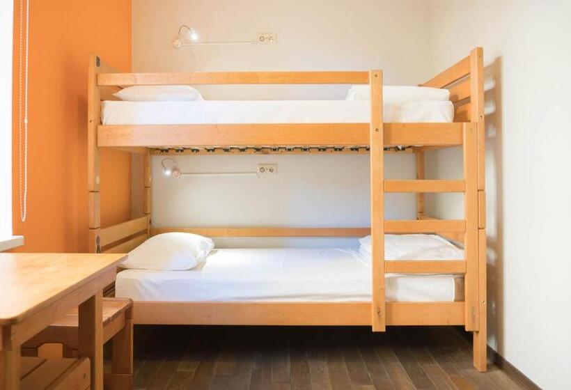 تختخواب در اتاق مشترک, Dream Hostel Kyiv
