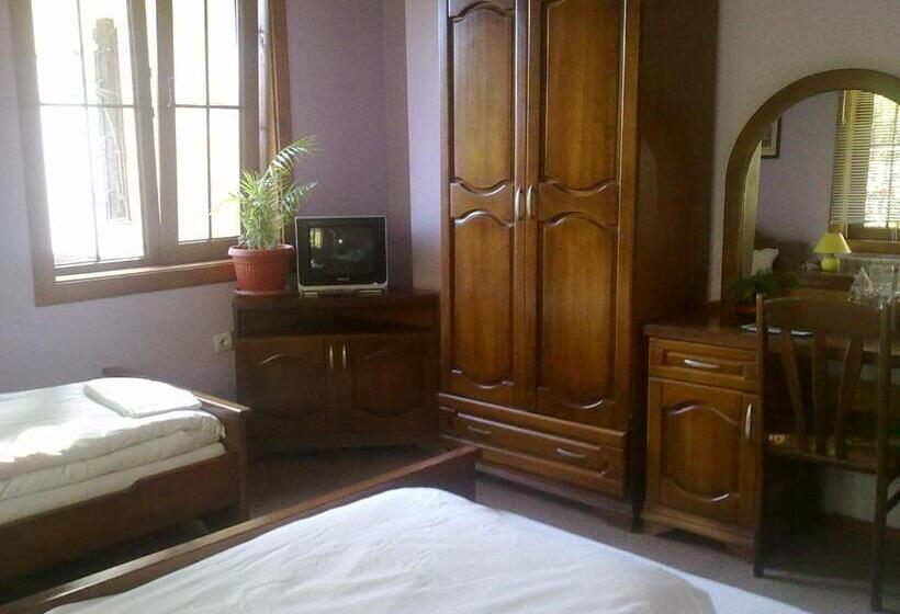Номер Стандарт Трехместный, Guest House Todorini Kashti