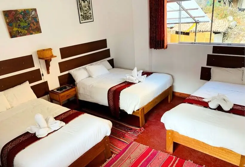 Vuode Makuusalissa, Inka Khawarina Tambo Lodge