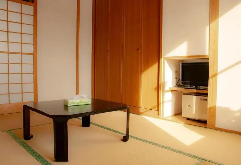 اتاق ساده سه‌ نفره, La Vista Hotel Tsugaike   Stay On The Slopes