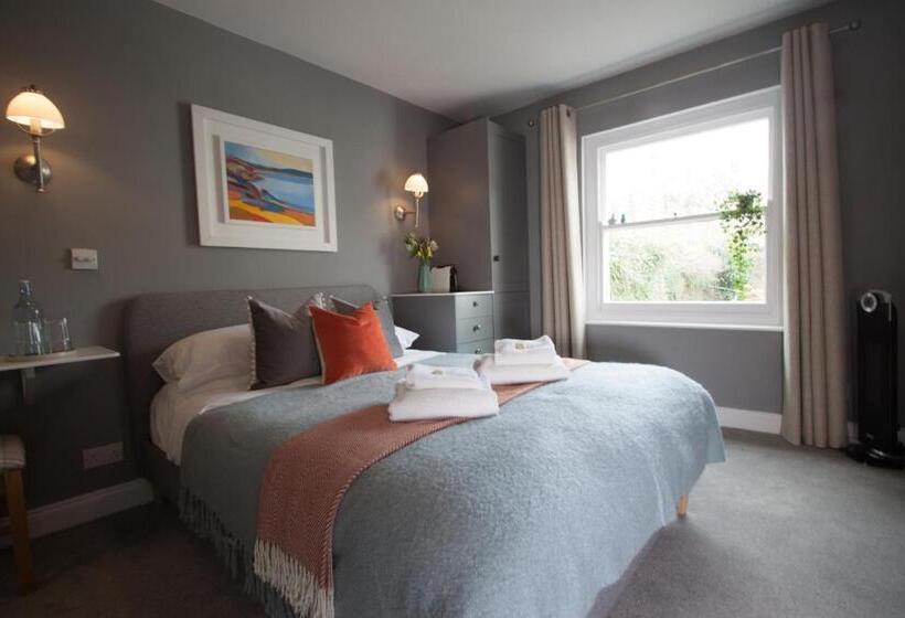 اتاق استاندارد, St Elmo House