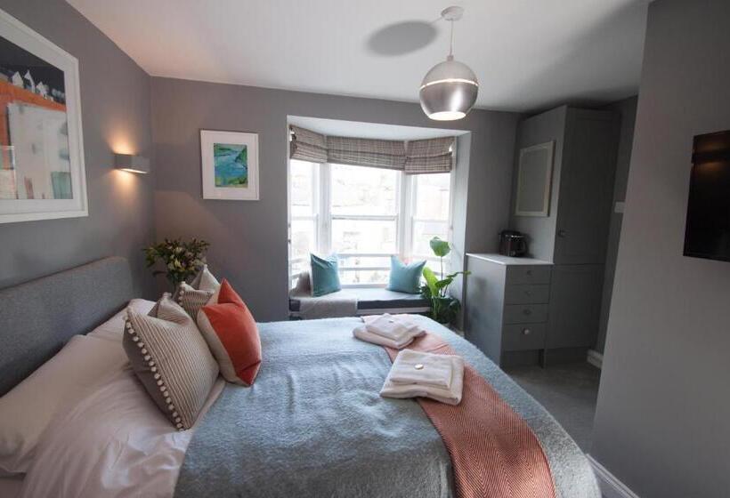 اتاق استاندارد, St Elmo House