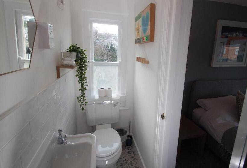 اتاق استاندارد, St Elmo House