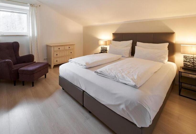 Suite with lake view, Seehaus Riessersee