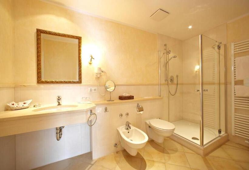 Suite with lake view, Seehaus Riessersee