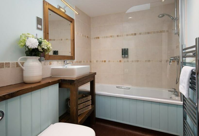 اتاق خانوادگی, The King S Head Inn   The Inn Collection Group