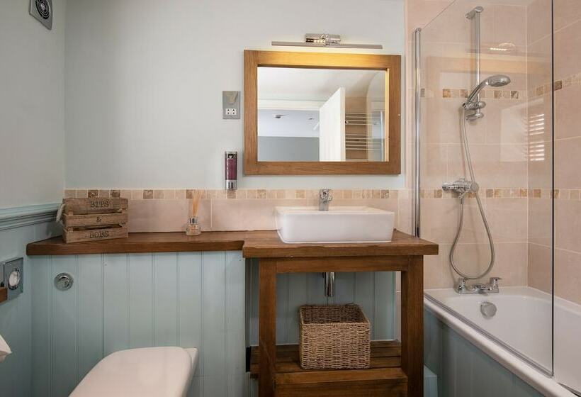 اتاق خانوادگی, The King S Head Inn   The Inn Collection Group