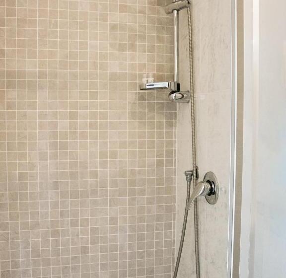 חדר סטנדרט לשלושה, B&b Dea Tiburtina